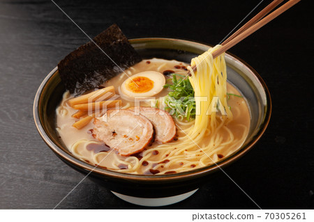 豬骨醬油拉麵 豬骨醬油拉麵 70305261