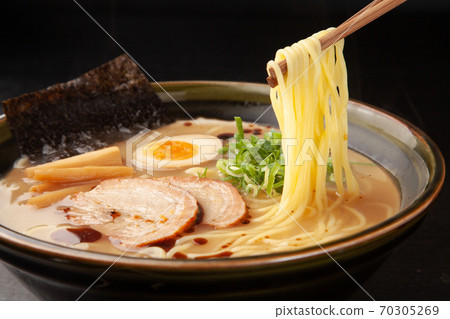 Pork bone soy sauce ramen 70305269