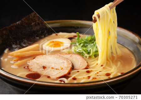 豬骨醬油拉麵 豬骨醬油拉麵 70305271