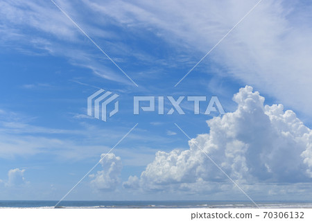 九十九里海岸和夏日的天空 九十九里海岸和夏日的天空 70306132