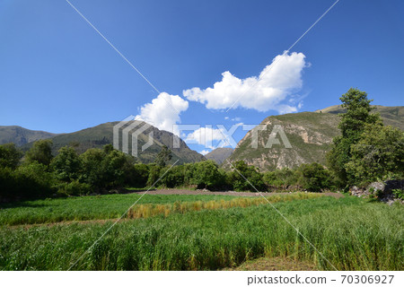 Peruvian farmhouse 70306927