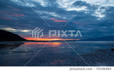 Sunset scenery of Mikoshi Coast, which was selected as one of the 100 best sunsets in the Ariake Sea in Kumamoto Prefecture 70306969