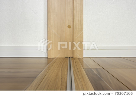 New home door rails and walls 70307166