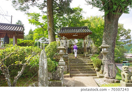 Kosetsu Ishikaokami Temple Sanmon in Kuju Town, Oita Prefecture 70307243