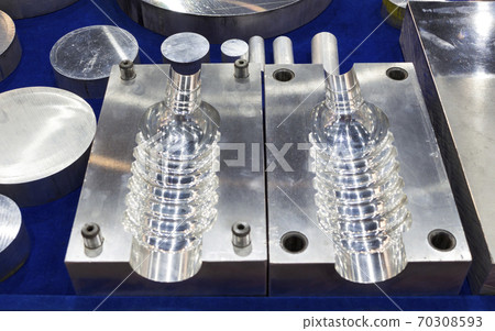 Tooling for plastic bottle injection Tooling for plastic bottle injection 70308593