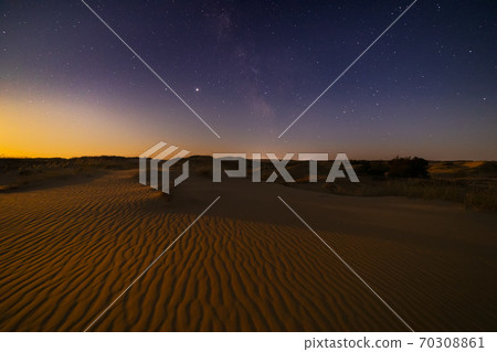 Amazing views of the Sahara desert under the night starry sky. 70308861