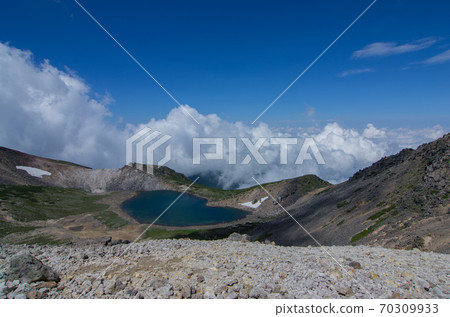 Kiezugaike Pond and blue sky on the route of Mt. Norikura in the summer of 100 famous mountains in Japan on the prefectural border between Matsumoto City, Nagano and Takayama City, Gifu 70309933