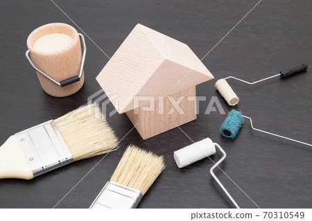 房屋外牆上繪畫作品的形象 房屋外牆上繪畫作品的形象 70310549