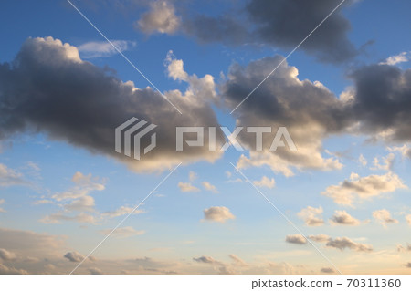 天空和雲彩 天空和雲彩 70311360