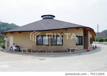 百島市作為社區中心和郵局的建築物 百島市作為社區中心和郵局的建築物 70311669