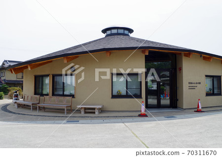 百島市作為社區中心和郵局的建築物 百島市作為社區中心和郵局的建築物 70311670