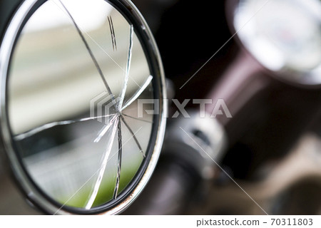 Broken bike mirror Yokohama 70311803