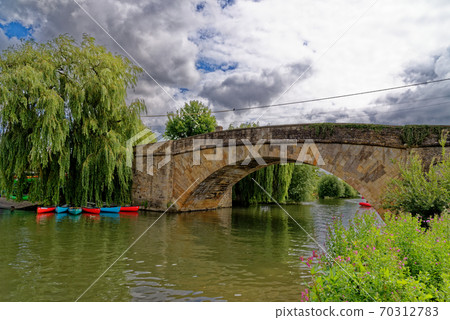 Halfpenny Bridge - Lechlade-on-Thames - United Kingdom 70312783