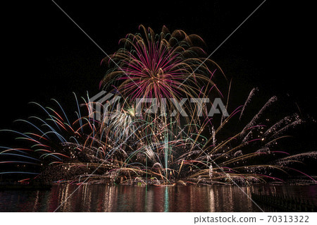 Beautiful fireworks launched at Lake Ashi in Hakone 70313322