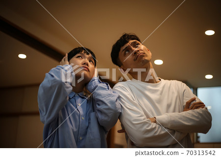 樓上有噪音的夫妻 70313542