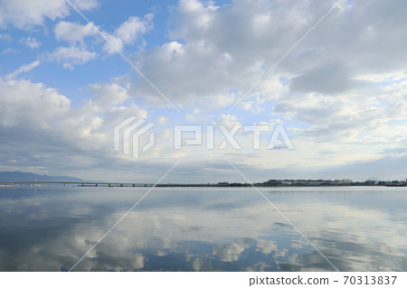 琵琶湖藍天倒影 琵琶湖藍天倒影 70313837