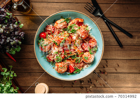 Spaghetti with meatballs under cheese and sauce 70314992