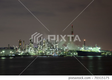 Factory night view Yokohama 70315175