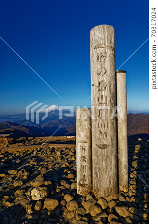 從Tanzawa山和Tonodake山頂看到的富士山 70317024