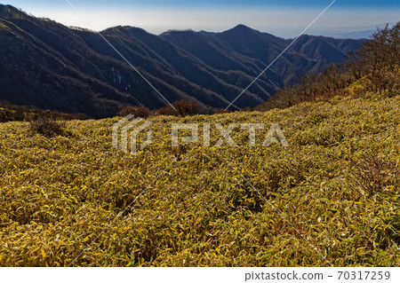 從富多胺的山脊看到洞之岳 從富多胺的山脊看到洞之岳 70317259