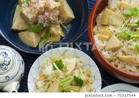 Bamboo shoot rice 70317544
