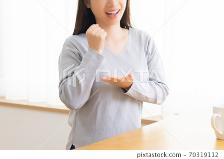 Young woman making a convincing gesture 70319112