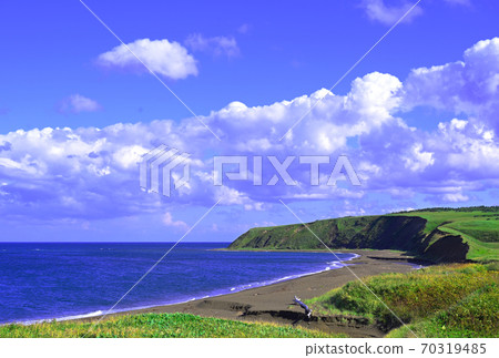 彎曲的懸崖和海岸線 彎曲的懸崖和海岸線 70319485