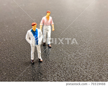 兩個男人 兩個男人 70319488