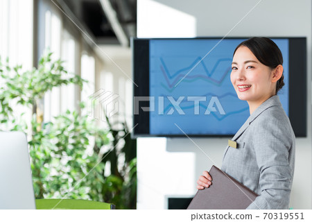 Business woman working in a bright office 70319551