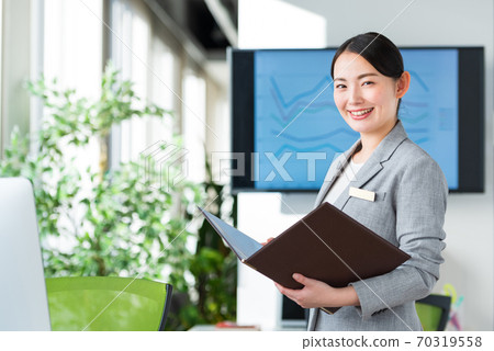 Business woman working in a bright office 70319558