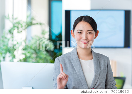 Business woman working in a bright office Business woman working in a bright office 70319623