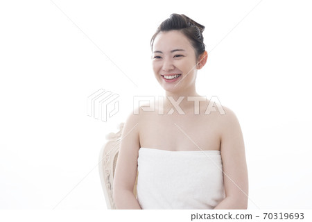 Beauty image of young women Beauty image of young women 70319693