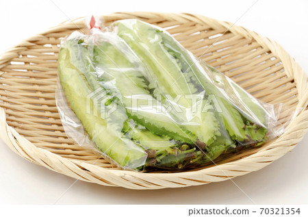 Winged bean (Urizumi bean) in a bag Winged bean (Urizumi bean) in a bag 70321354