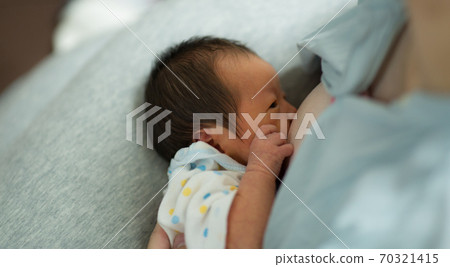 7-day-old newborn 7-day-old newborn 70321415