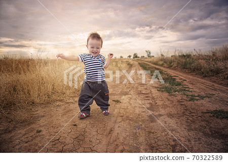 Baby's first steps in nature. The first independent steps. 70322589