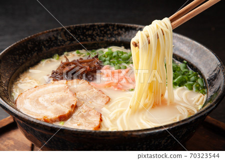Tonkotsu ramen 70323544