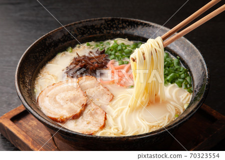 Tonkotsu ramen 70323554