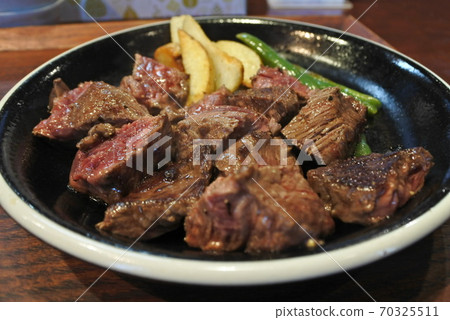 美味的牛排 70325511