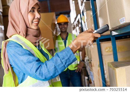 Asian Islam Muslim warehouse worker do inventory Asian Islam Muslim warehouse worker do inventory 70325514
