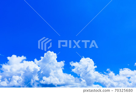 Cumulonimbus, cumulonimbus, summer [sky just before the arrival of the rain] 70325680