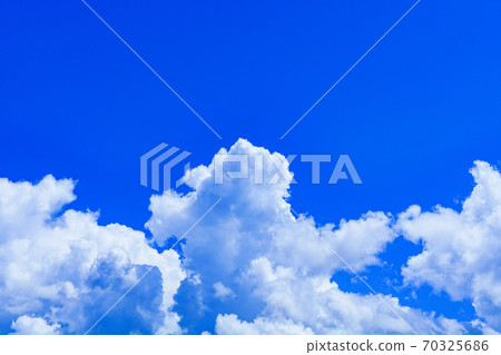 Cumulonimbus, cumulonimbus, summer [sky just before the arrival of the rain] 70325686