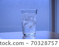 Carbonated water  70328757