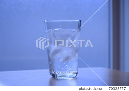 Carbonated water  70328757