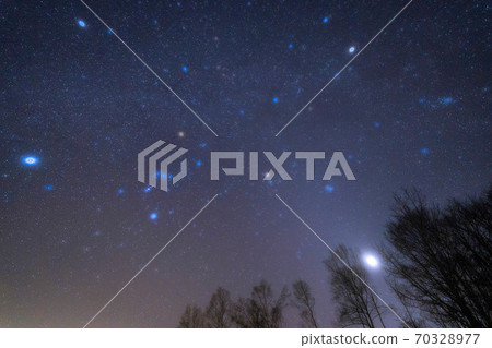 Norikura Plateau Winter Starry Sky [Nagano Prefecture] 70328977