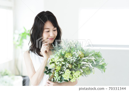 Female flower bouquet botanical lifestyle Female flower bouquet botanical lifestyle 70331344