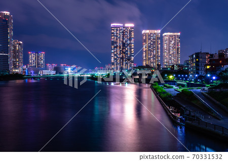 Night view from Tokyo Aioi Bridge (Toyosu, Harumi area) 70331532