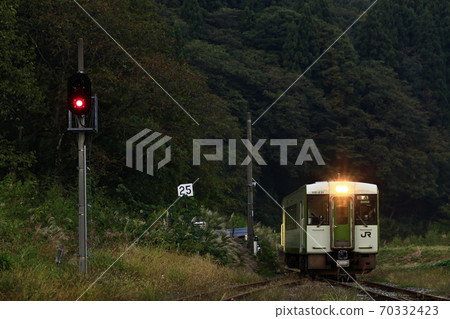 Iiyama line in autumn 70332423