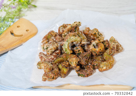 Deep-fried bitter gourd 70332842