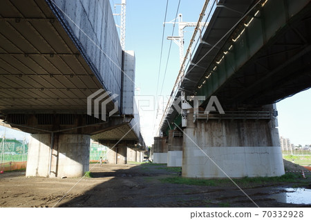 Underpass along the Tama River on the Tokaido Shinkansen and Yokosuka Line (Kawasaki side) Underpass along the Tama River on the Tokaido Shinkansen and Yokosuka Line (Kawasaki side) 70332928