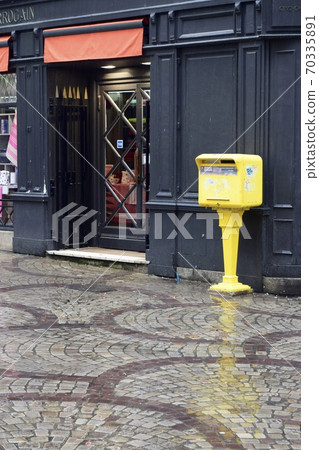 在歐洲設有時尚郵局的城市風光 在歐洲設有時尚郵局的城市風光 70335891